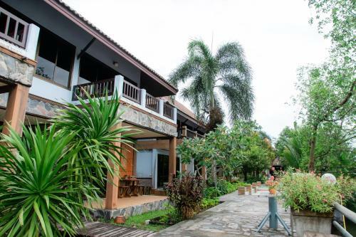 Hotel Baanrimnam Resort Trat