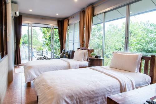 Hotel Baanrimnam Resort Trat