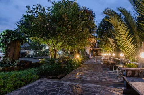 Hotel Baanrimnam Resort Trat