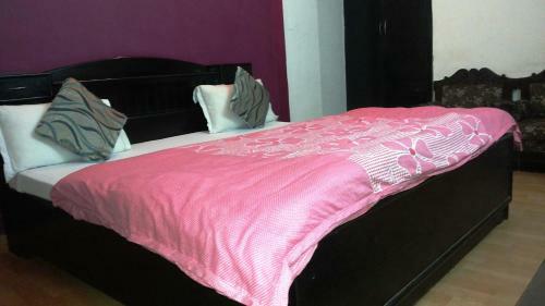 Hostal Manraj Bed And Breakfast