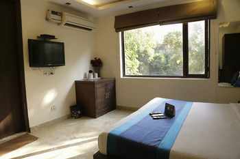 Fabhotel Karol Bagh Main Market