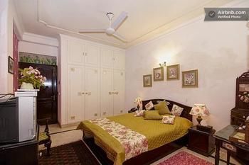 Bed & Breakfast On The House