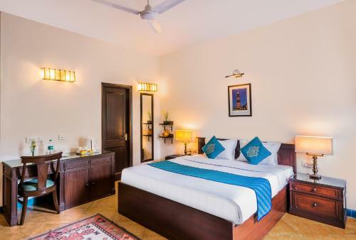 Hotel Home@f37 Kailash Colony Metro