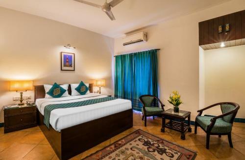 Hotel Home@f37 Kailash Colony Metro