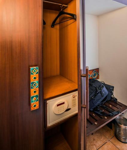 Hotel Home@f37 Kailash Colony Metro