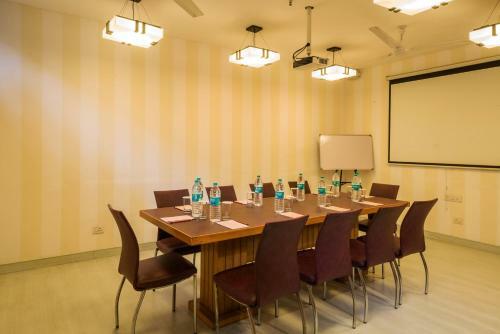 Hotel Home@f37 Kailash Colony Metro