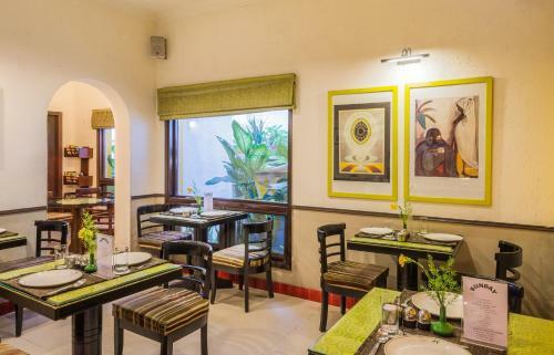 Hotel Home@f37 Kailash Colony Metro