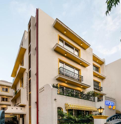 Hotel Home@f37 Kailash Colony Metro