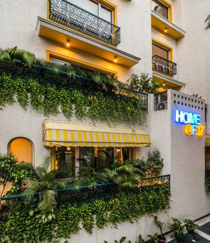 Hotel Home@f37 Kailash Colony Metro