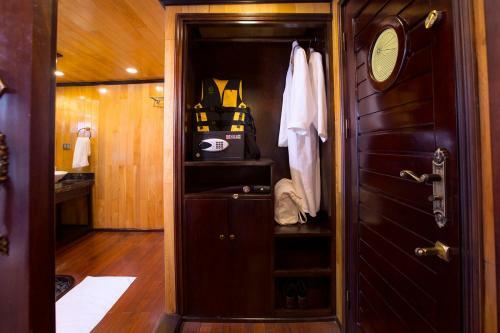 Aphrodite Cruise