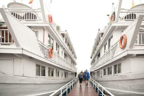 Aphrodite Cruise