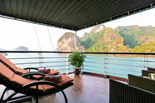 Pelican Halong Cruise