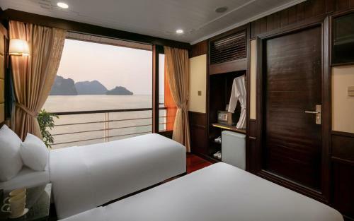 Pelican Halong Cruise