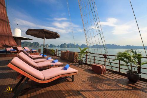 Pelican Halong Cruise