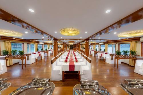 Huong Hai Sealife Cruise