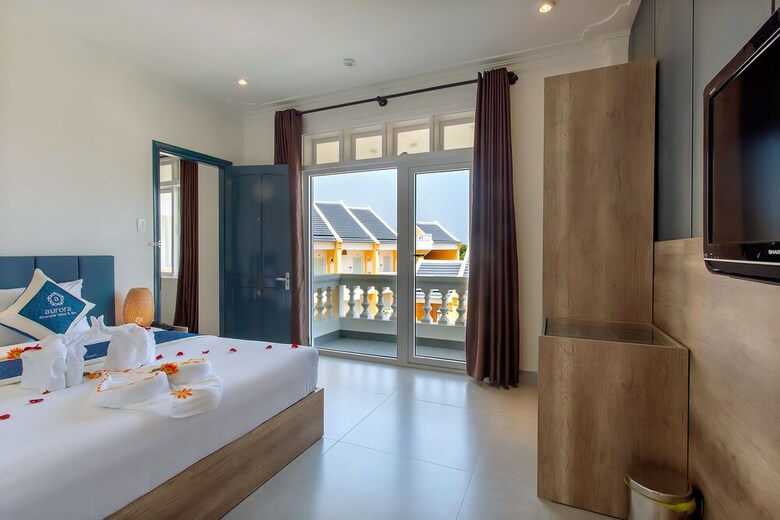 Aurora Riverside Hotel & Villas