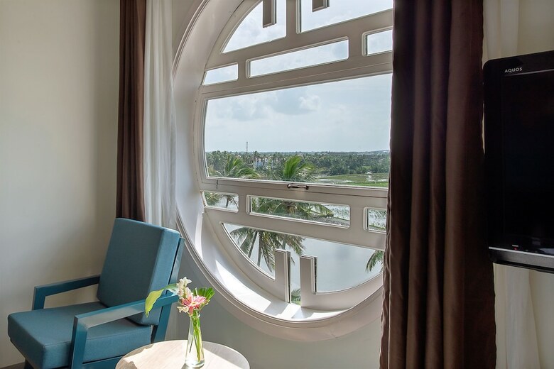 Aurora Riverside Hotel & Villas