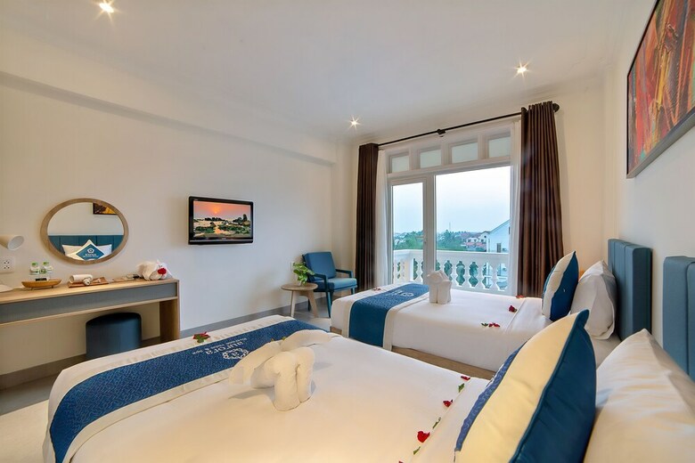 Aurora Riverside Hotel & Villas