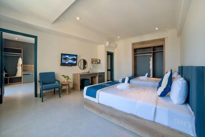 Aurora Riverside Hotel & Villas
