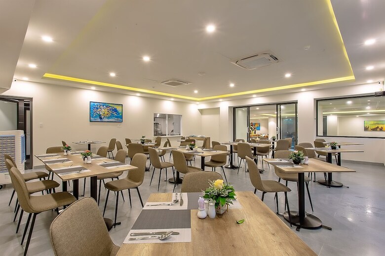 Aurora Riverside Hotel & Villas