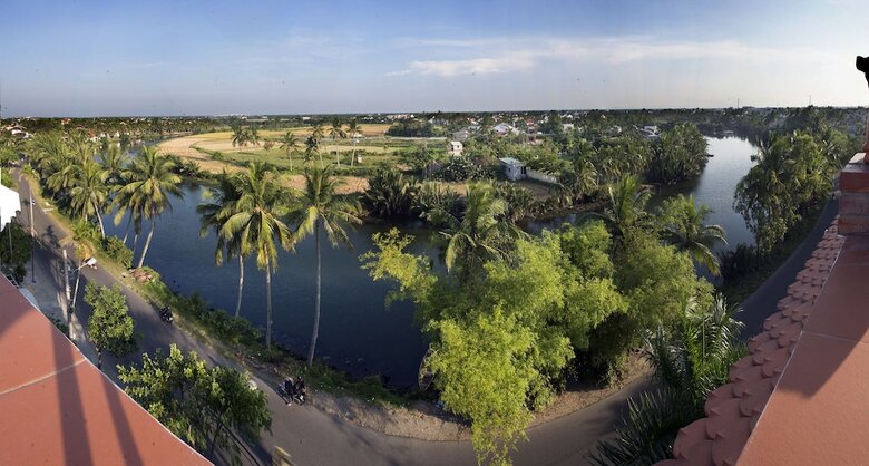 Aurora Riverside Hotel & Villas