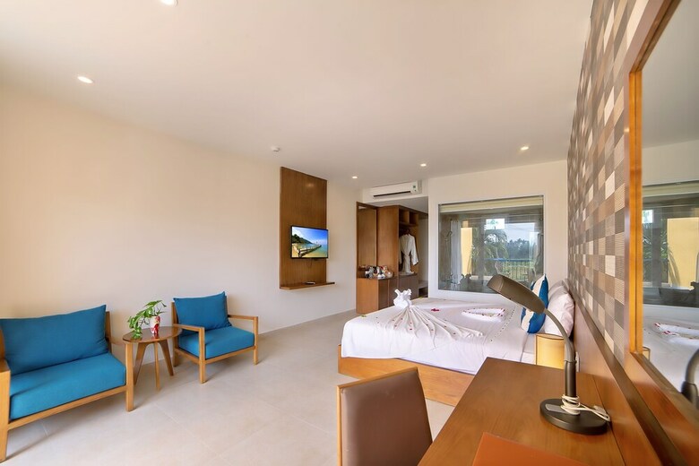 Aurora Riverside Hotel & Villas