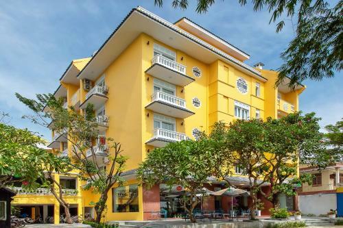 Aurora Riverside Hotel & Villas