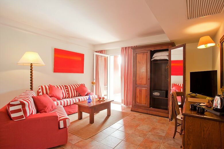 Hotel Cala Sant Vicen�