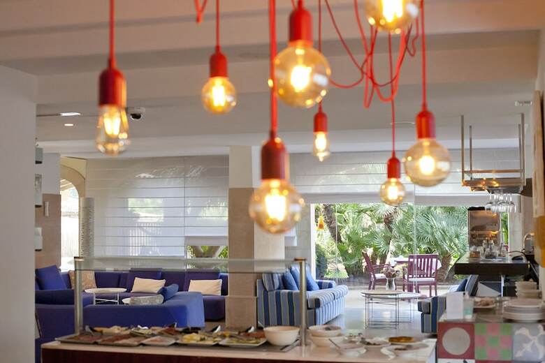 Hotel Cala Sant Vicen�