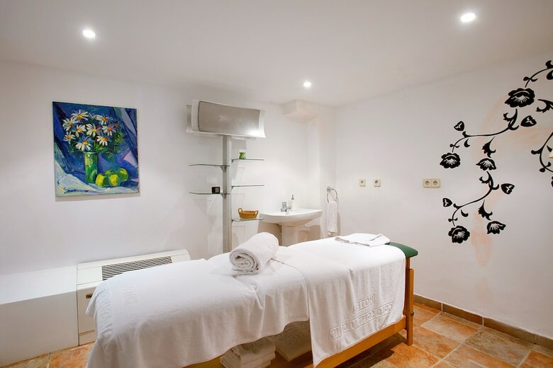 Hotel Cala Sant Vicen�