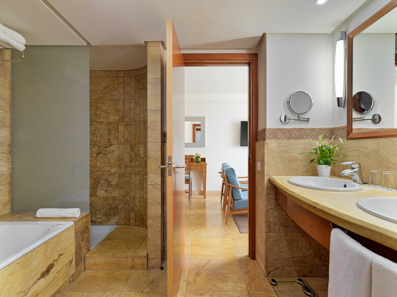 Hotel H10 Blue Mar - S�lo Adultos