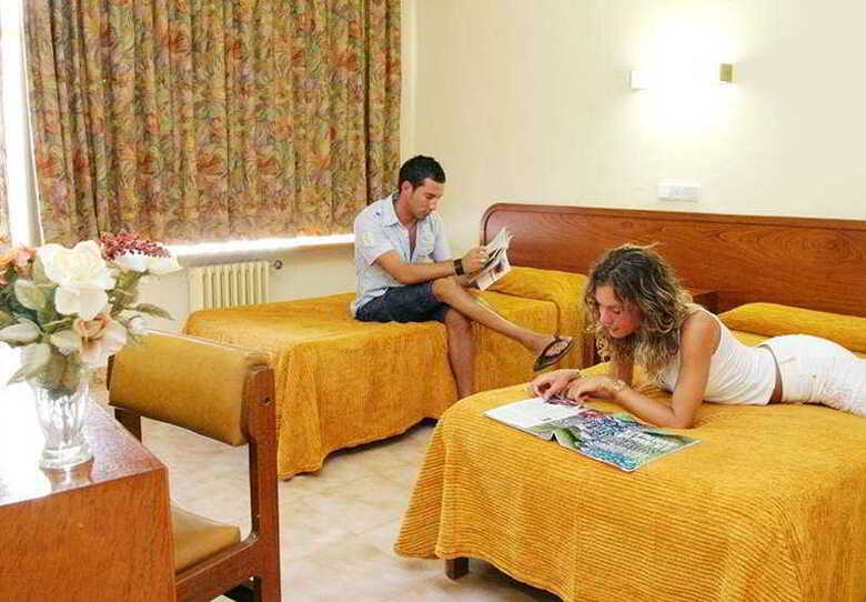 Iris Hotel