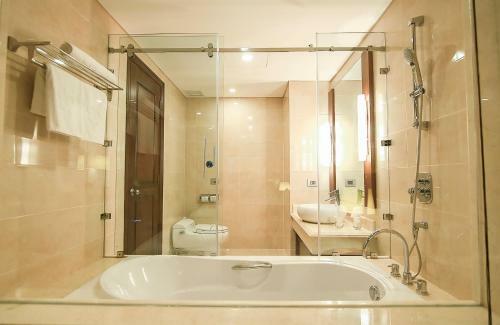 Sai Gon Ha Long Hotel