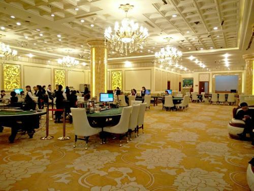 Royal Halong Hotel