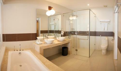 Hotel Vinh Hung Riverside Resort & Spa