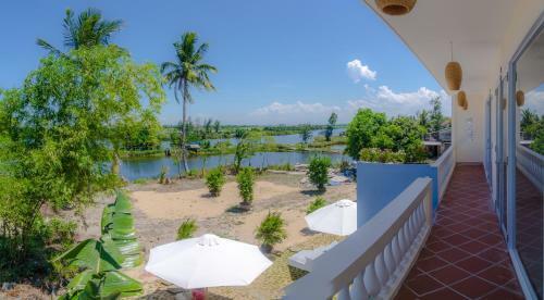 The Moon River Hoian