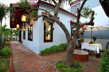 Hotel Tue Tam Homestay