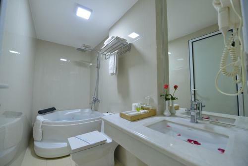 Blue Hanoi Inn Hotel