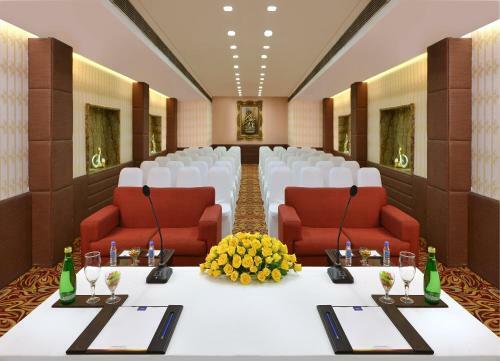 Hotel Taurus Sarovar Portico