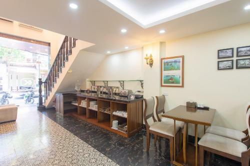 Hostal Happy Moon Guest House