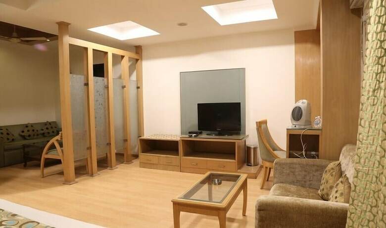 Hotel Chirag Residency