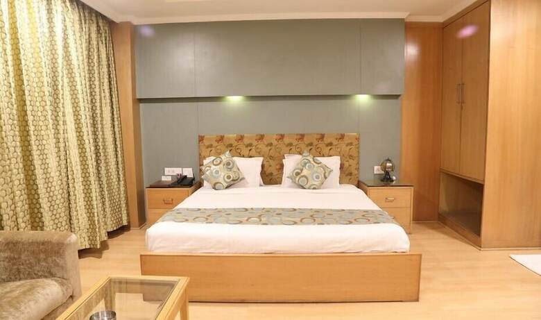 Hotel Chirag Residency