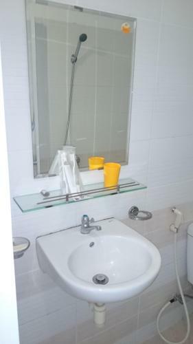 Quang Nhat Hotel