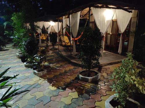 Tent Cressida Cyrus