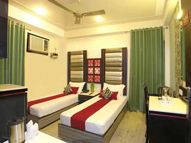 Fabhotel Karol Bagh Metro