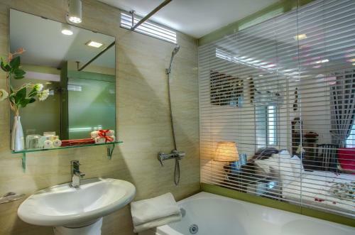 Luminous Viet Hotel