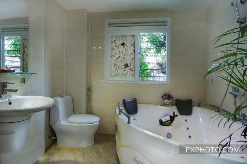 Luminous Viet Hotel