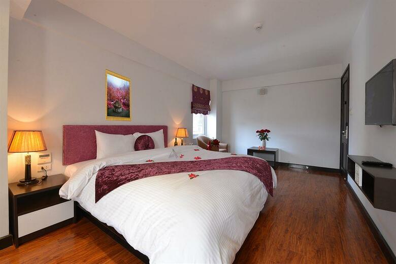 Golden Sun Suites Hotel