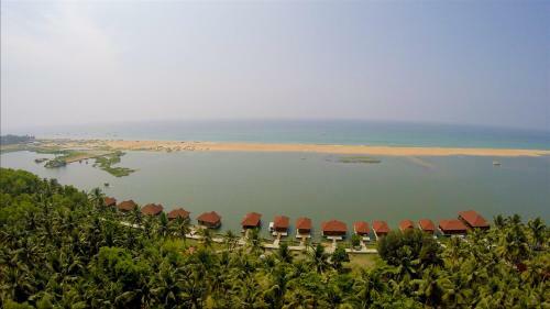 Hotel Poovar Island Resort
