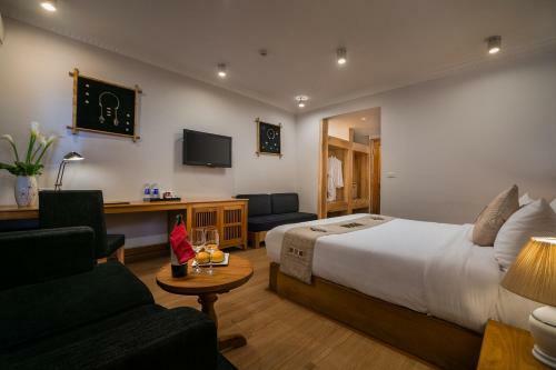 Sunny Mountain Hotel